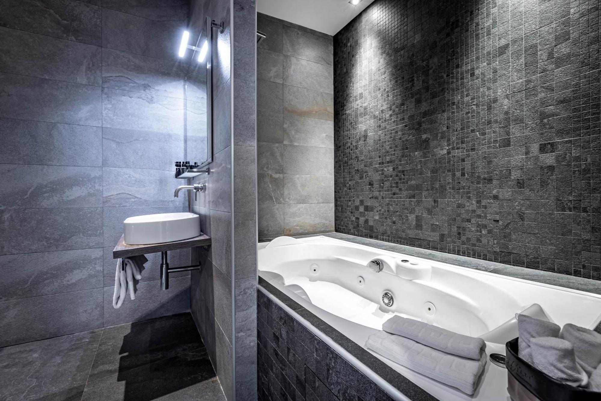 Deluxe Double Room Spa Bath