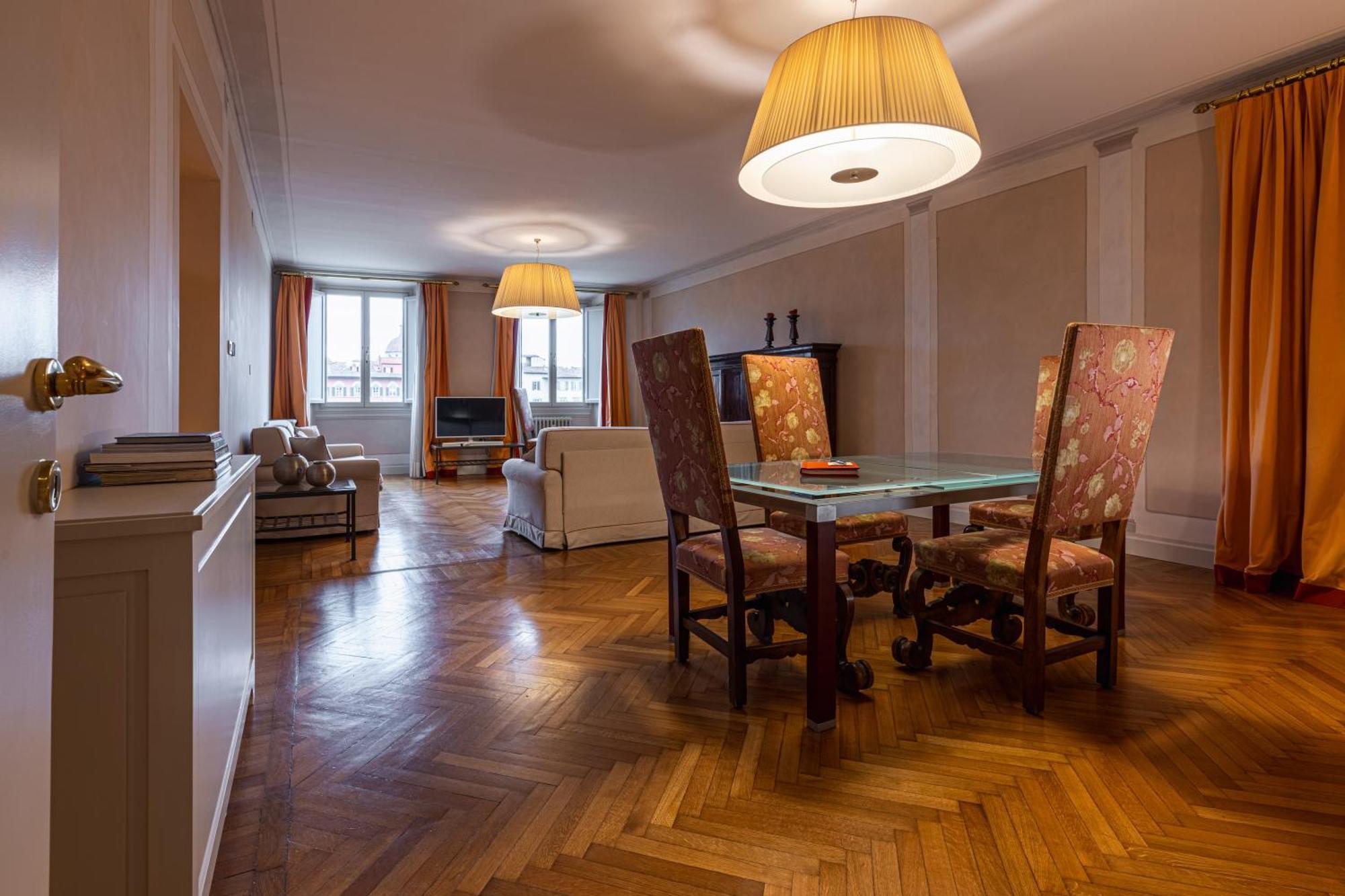 Deluxe Apartment